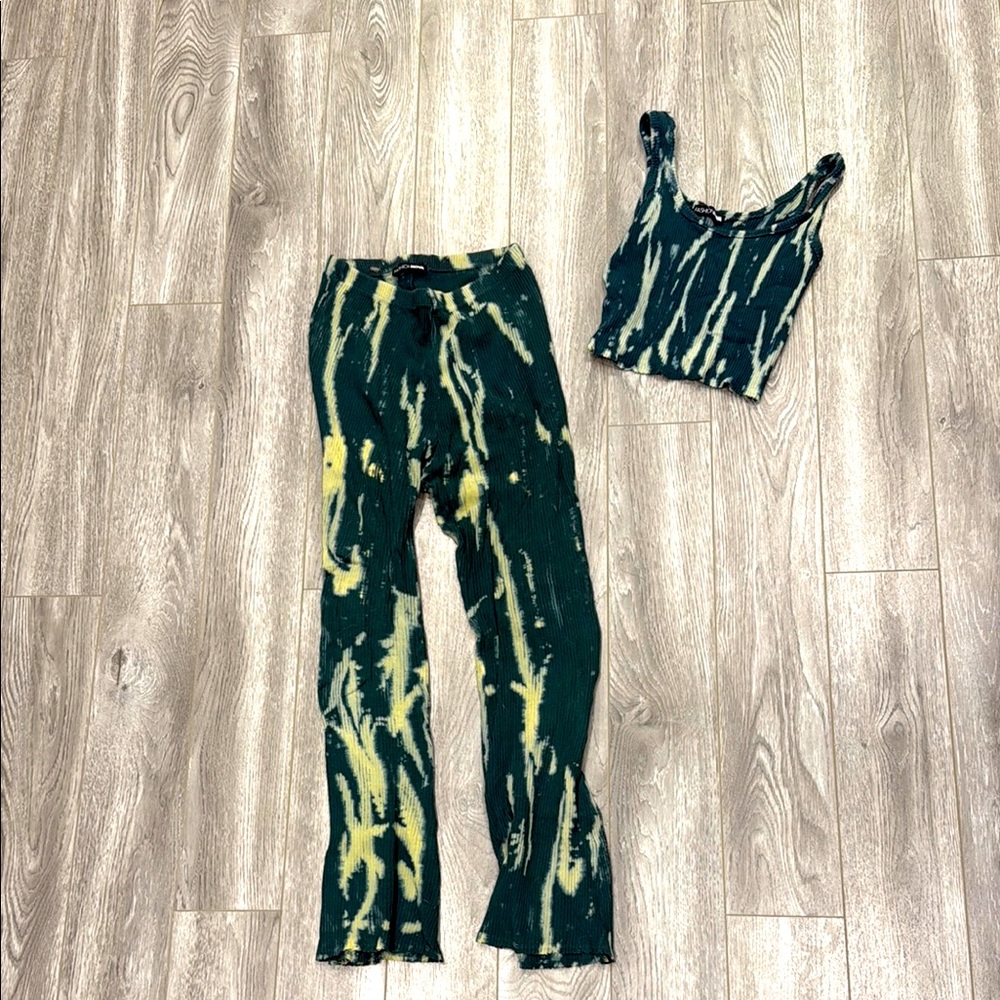 Fashion Nova Green and Yellow Wide Leg Pants